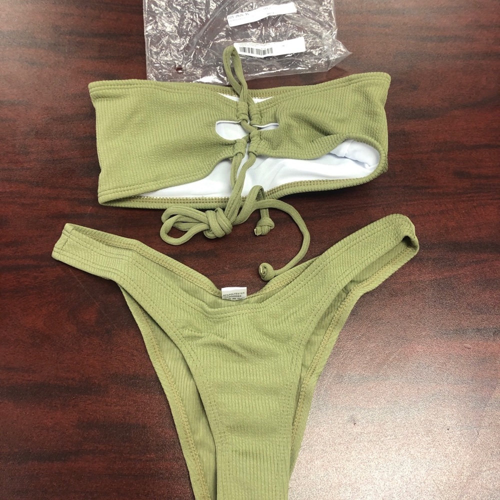 Bikini - Picture 2 of 2